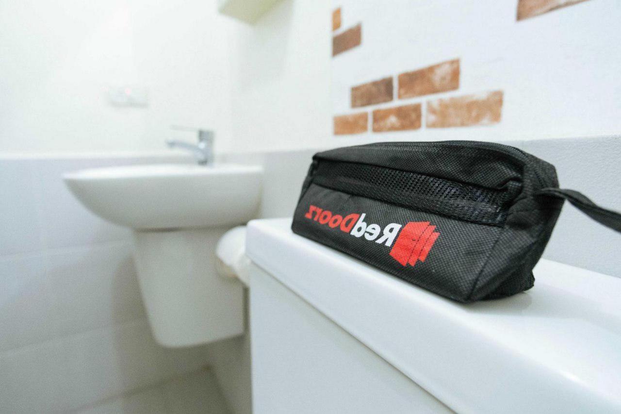 Reddoorz @ Taman Royal Tangerang Hotel Exterior photo